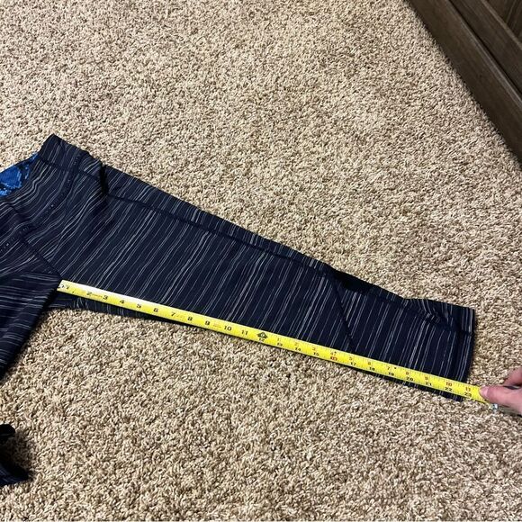 Lululemon Stripe Navy Crop - Picture 8 of 8